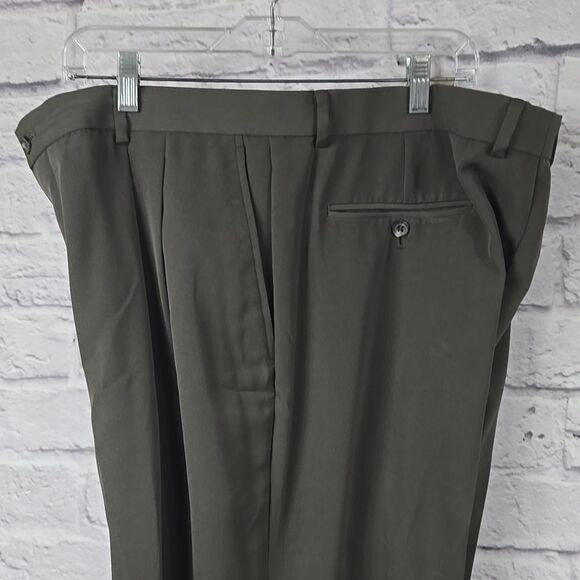 Claiborne Men's 40x30 PR Essentials Meru Classic Fit Pleated Dress Pant Cuffed - Picture 4 of 14